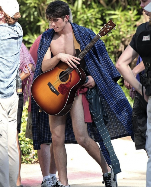 comandanteraven:Carter Jenkins shooting a “nude” scene. Lovely, lovely legs!