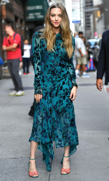 hollywood-fashion: Amanda Seyfried in Chloe adult photos