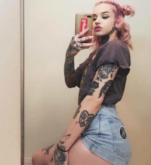 torileighhall: Instagram: playgrrrl