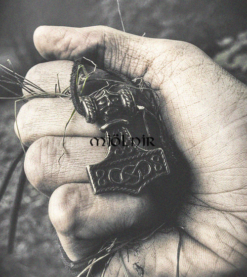 skymadeof-hedgehogs:  MYTHOLOGY MEME » two objects » mjölnir [&frac12;]  