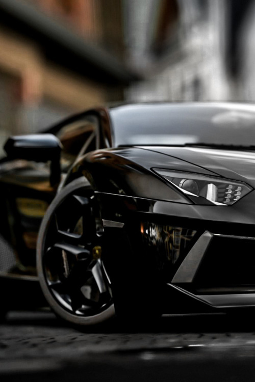 ourlittlesecretlust:   Black Lamborghini Aventador