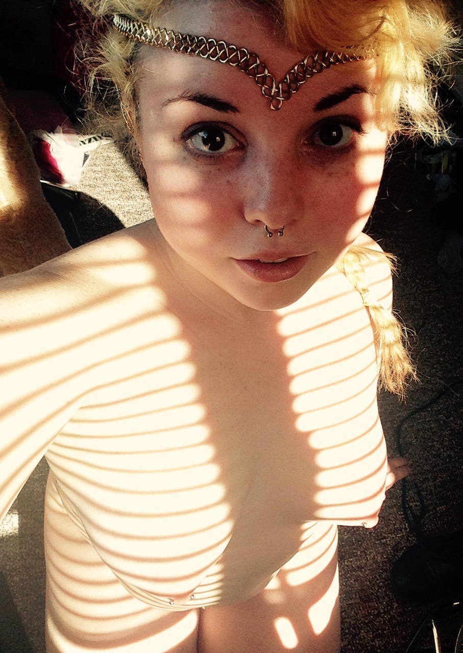 rydenarmani:  The 12th contestant in my Hottest Babe Contest is:http://thecutiepatootie.tumblr.com/Like