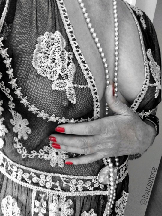 XXX itsmsstone:Cleavage just perfect for pearls photo