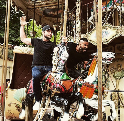 americangodsedits:  @rickywhittle: Spoiler Alert ?🚨- Shadow & Mad Sweeney made it to house on the rock😂🙌🏾 @officialpabloschreiber and I decided to start season 2 early😂💁🏾‍♂️   #Americangods in Paris #godsquad#godsquadassemble