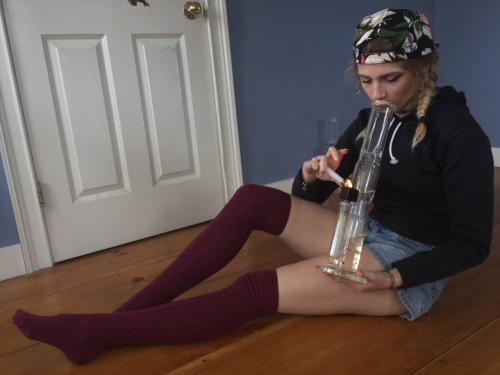 shay-gnar:  gettin high on the floor porn pictures