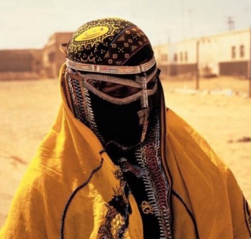 theyemenite:  Woman wearing the traditionally-styled veil, Ash Shihr, Hadhramaut Valley, Yemen, Hube