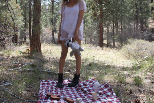 babyyourdoll: Who left the baby alone in the woods? Dolly Dress Don’t worry snugs, mama’