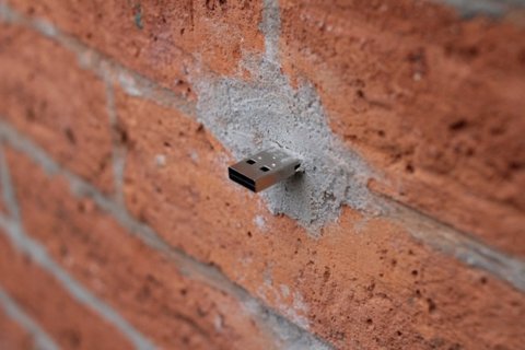 writerman-js:  (via FFFFOUND! | “Dead Drops” preview at Aram Bartholl – Blog)
