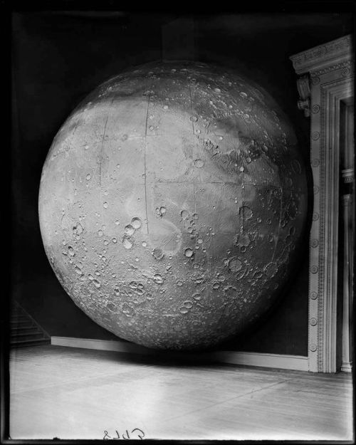 nobrashfestivity:Giant model of the Moon, 1894, at The Field Columbian Museum was created to house t