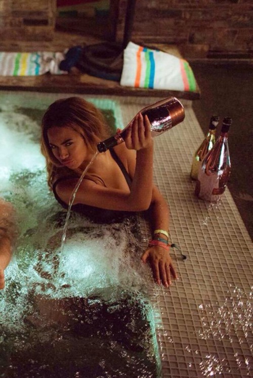 shadiobrando:  ruinedchildhood:  Beyoncé pouring my college tuition fees into a hot tub  :(