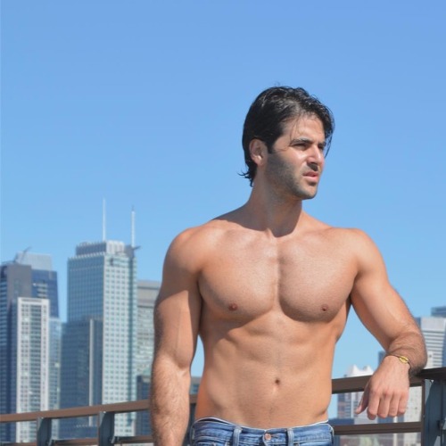   Patrick Aramouni |   @theshirtlessvegan adult photos