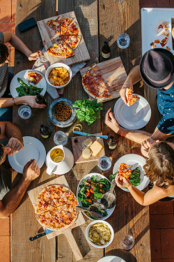 caitlingillam:  Pizza Party. {by Luisa Brimble