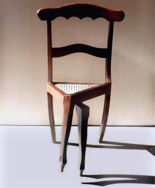 Chaise Est Un Mot Féminin.