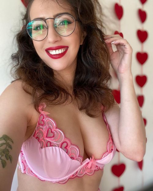 HAPPY VALENTINE’S DAY! iloveapriloneil.com