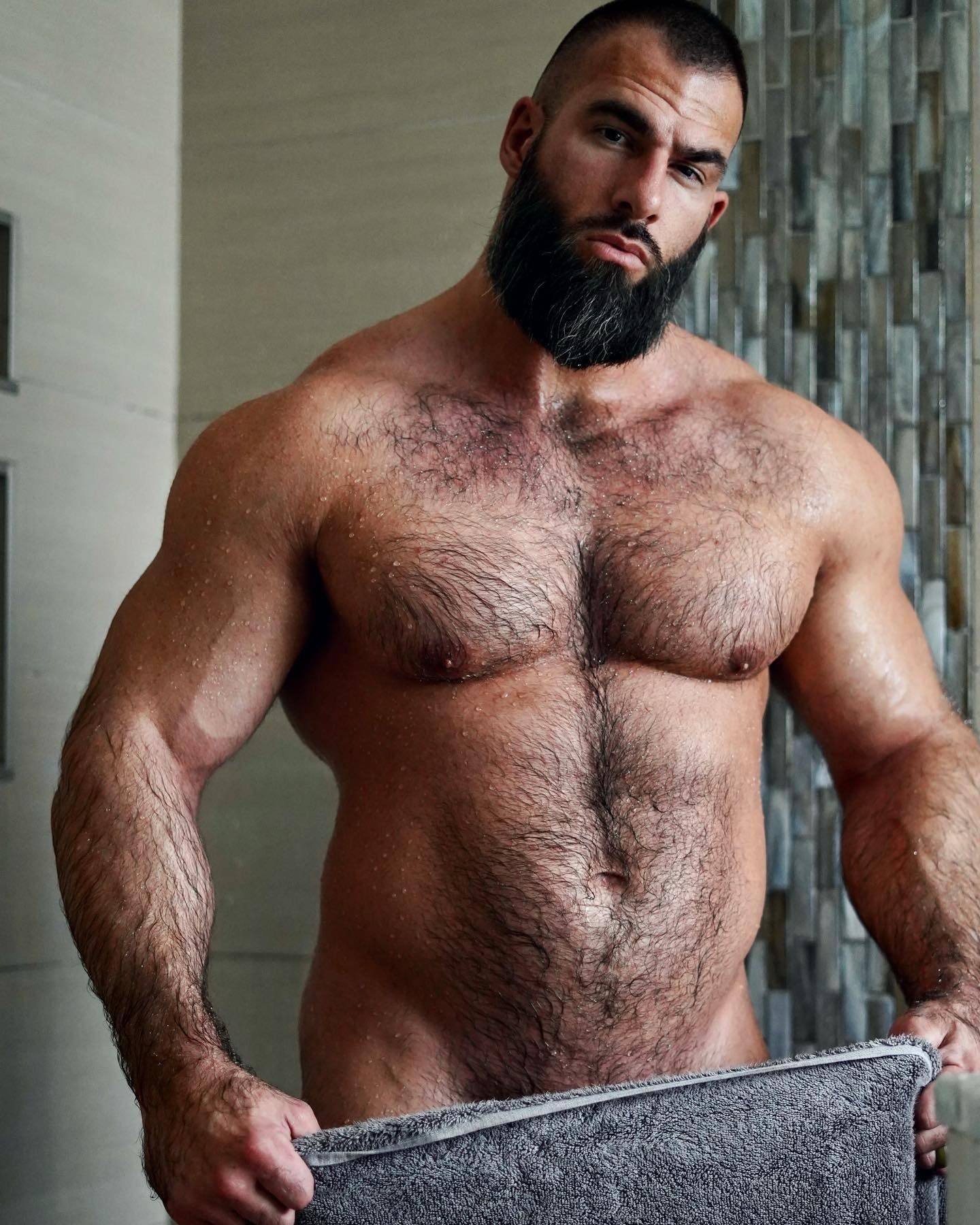 elnerdo19:Sexy gentle giant, Nick Pulos!!! 😘🥰😋❤️💚❤️💚❤️💚 🦍 