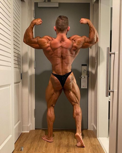 Sexy as fuck muscle beast. 