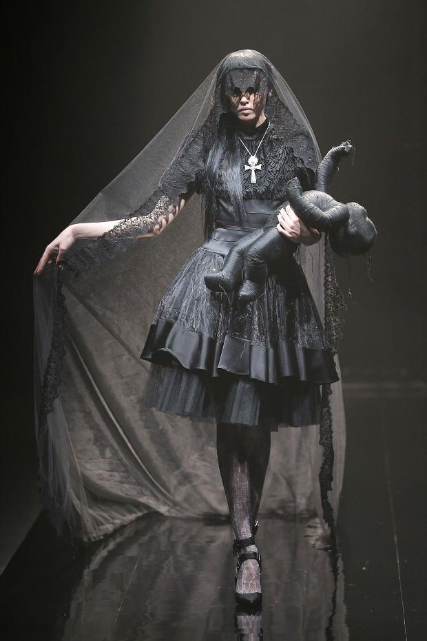 poisoned-apple:  - ALICE AUAA // Fall-winter 2013-2014 - 