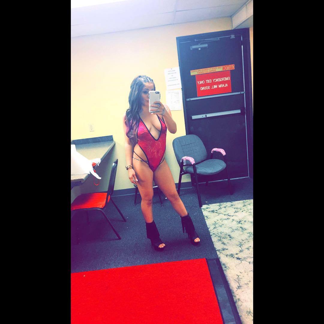 stripper-locker-room:  https://www.instagram.com/vanna_whitex3/