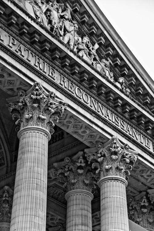 shevyvision:It is an early example of neoclassicism, with a façade modeled on the Pantheon in Rome, 