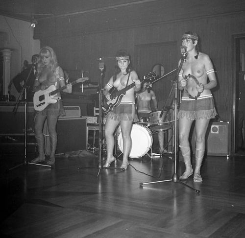 XXX professorssite:The Ladybirds, a topless band photo