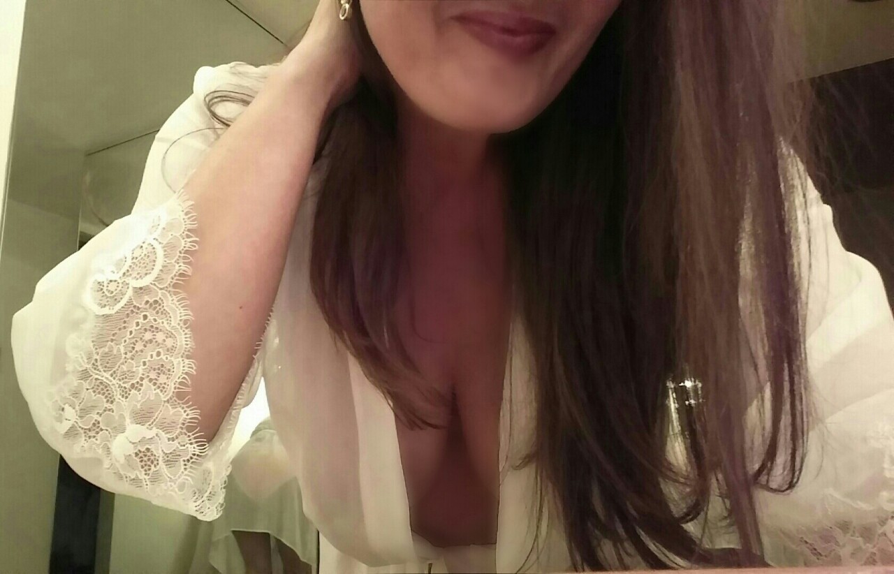 shyhousewife:  lips, hair, and under boob. 😉 