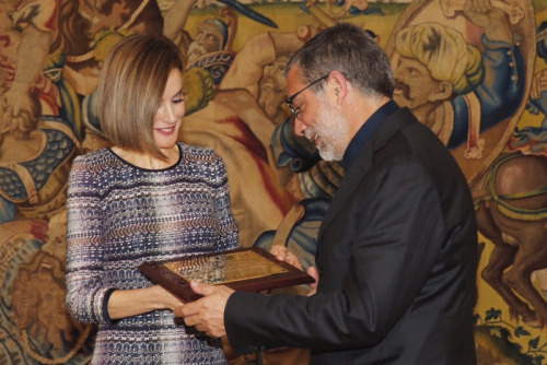 smrletiziaofspain: Queen Letizia of Spain presents the Tomás Francisco Prieto award to Jaume 