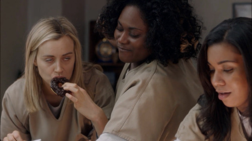 baby-make-it-hurt: isabeau-rose: Lol the look on her face is awesome Me eating donuts