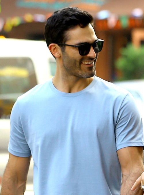 stellina-4ever:Tyler Hoechlin Filming ‘Can You Keep A Secret’ in New York - October 10, 