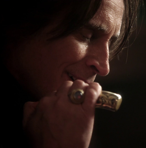 nymfanfic:I love how dying-Rumple somehow managed to be right at the centre of things and still pret