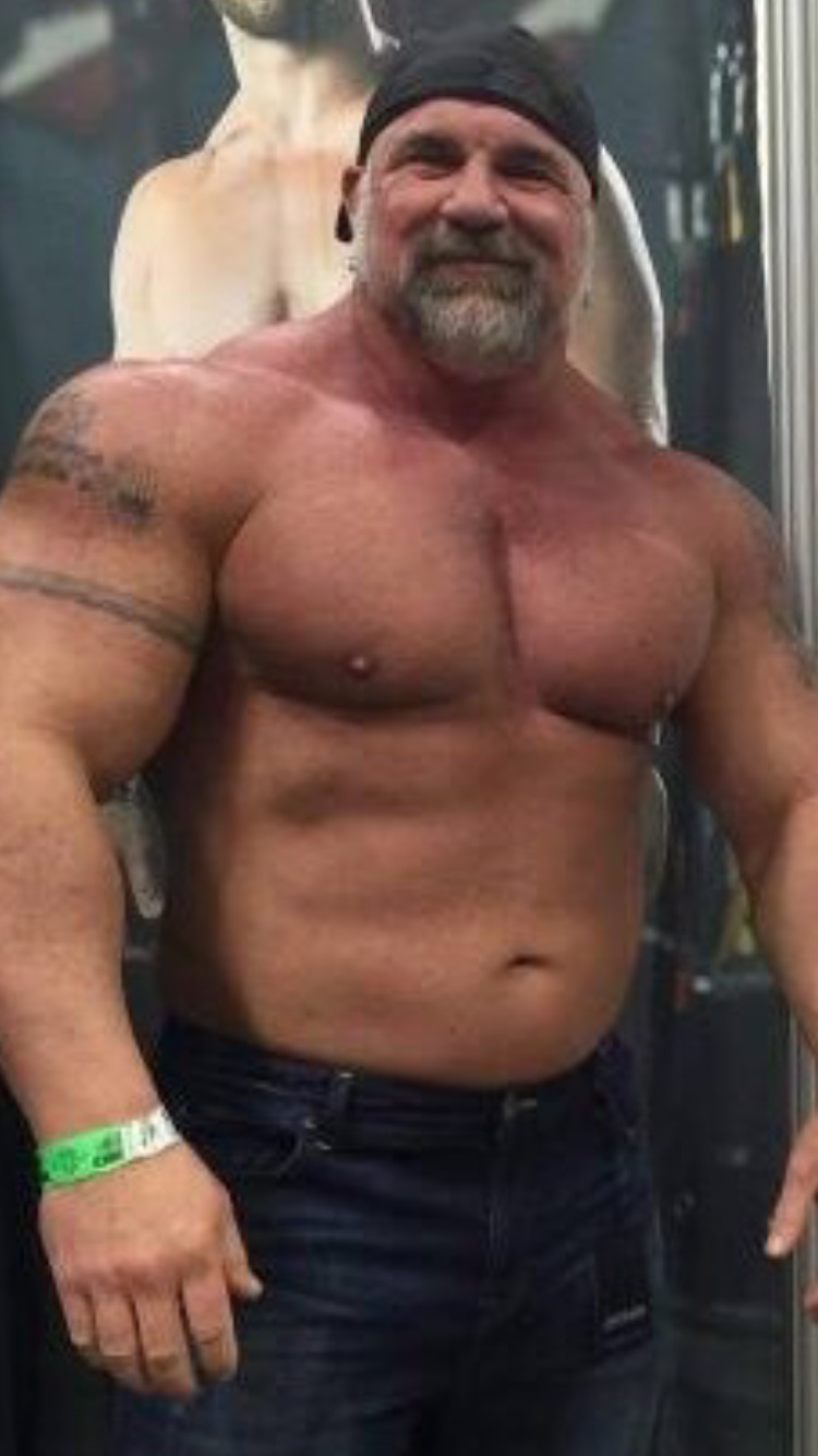 perfectmusclemen:musclejake69:Please repost adult photos