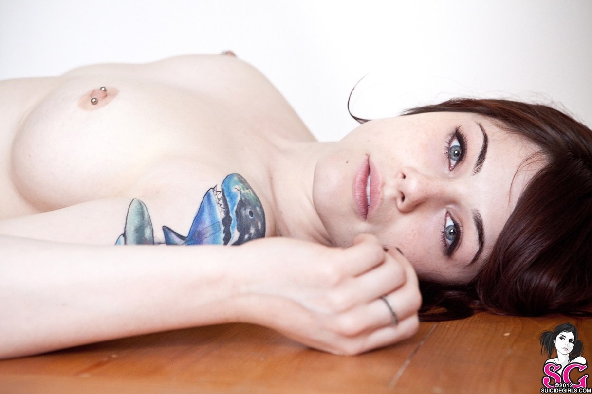 suicidearmygirlz:  Perry Suicide [1/?]