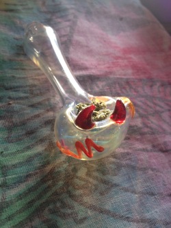 Takeiteasybeautiful:  Little-Miss-Mysterious:  Got This Cute Lil Pipe In My Stocking,