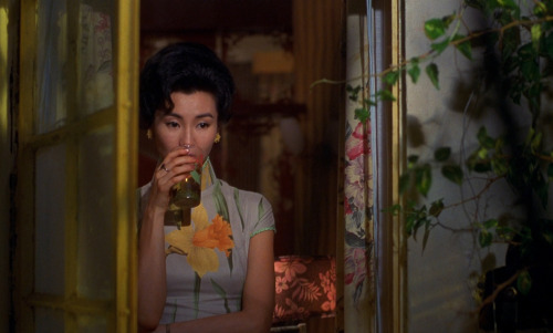 ‘花樣年華&rsquo; (In the Mood for Love), Wong Kar-wai (2000)It is a restless moment. She 