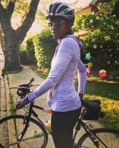 deucedlydeuce: Her one bike ride of the year. #blackgirlsdobike #blackbikerchick #bikeislife #B