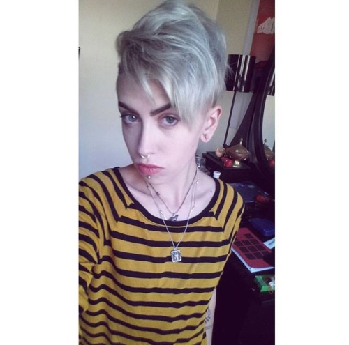 keepyouxvx:  Hey here’s 2015 in selfies or whatever. Enjoy the evolution of my eyebrows.