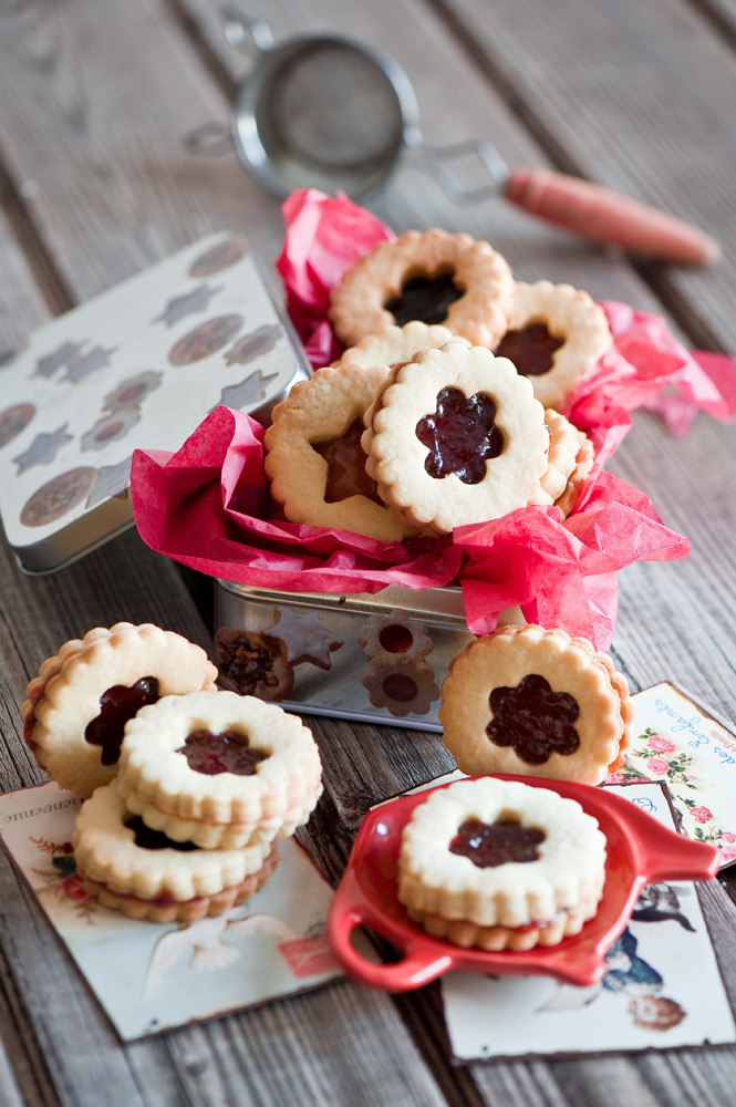 Ninbra (Christmas cookies with jam.)