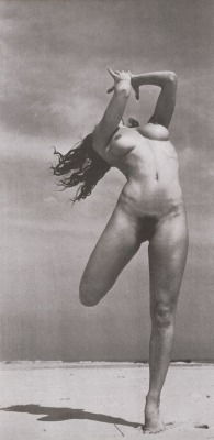 mindofchaz:  pariendome:  Andre de Dienes (Shirley Levitt de Dienes) 1950   Please like and follow mind of Chaz 