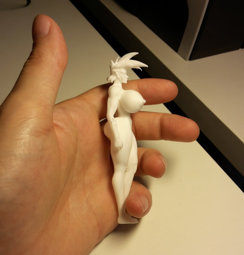zedeki-arts:  Here she is my little Ultracat :D Yeah, she’s really small - just a test print, but I think the quality is quite good and the details are also good for that size. Now I want to make a bigger one and work on the details like the hands hand