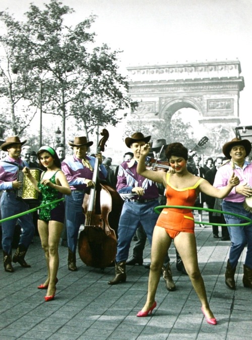 atelierjen:Hula Hoop Contest on the Champs Elysées, 1958