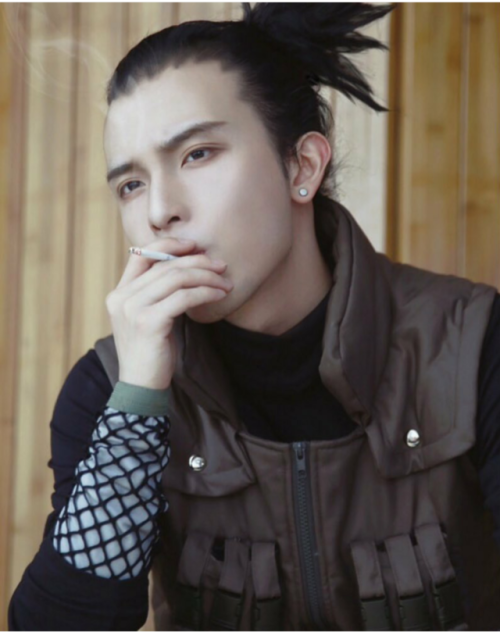 saroob:Now I can imagin how hot he is..