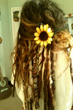 dreadlockinfo:Dreads felt happy like The Sun Flowers!