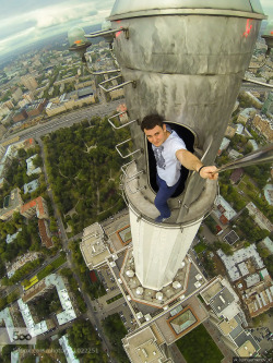 amordazados:  Selfie on spire by semenov_id