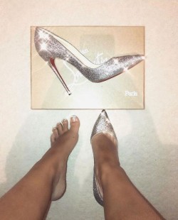 perfectfeet:  like a princess ✨