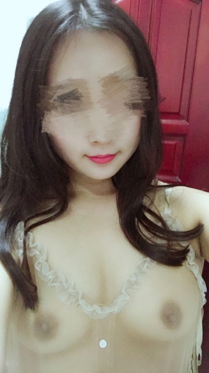 lovenikii1193: 小骚货突然想看各位对着她照片撸的照片了，说是非常刺激，有没有人能满足一下，视情况私发薄码图