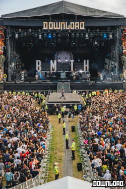 thektdxo:  bringmethehorizonindonesia:  Bring Me The Horizon Live Download Festival 14 June 2014  I was so there 😝 
