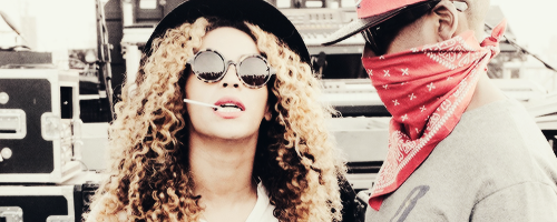 thehollywoodbitches-deactivated:  Beyonce at Coacella 2014 