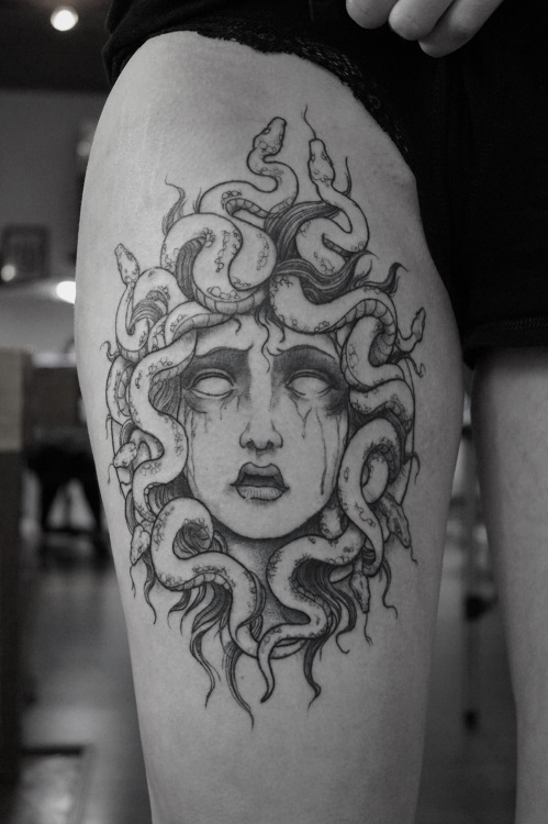 christian-weber666:  happy to been able to finish a medusa on one of my fav customers leg today.hope you like it . thx c