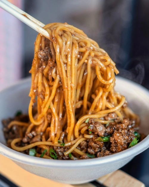 everybody-loves-to-eat - spicy dan dan noodles(source)