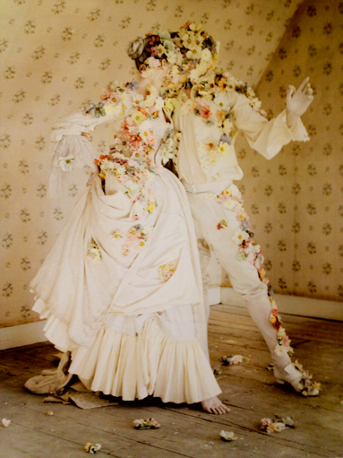 mashamorevna:A Magical World photographed by Tim Walker for Vogue Italia (January 2008)