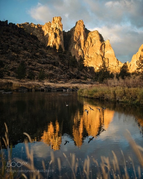 sunrise at smith rock. oregon. by tannerwendell